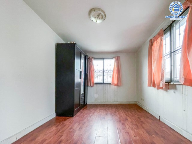 *****ทาวน์เฮ้าส์มือสองย่านกรุงเทพมหานคร ม.พฤกษาวิลล์3 ดอนเมือง #หลังมุม เนื้อที่ 23.3 ตร.ว. ฟังก์ชัน 3 ห้องนอน 2 ห้องน้ำ 1 ที่จอดรถ ราคาดีขายตามสภาพ ใกล้รถไฟฟ้าสายสีแดง "สถานีดอนเมือง" และทางด่วน "ศรีสมาน" จองด่วน!